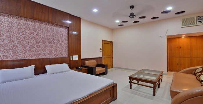Rc Inn Sirsa Экстерьер фото